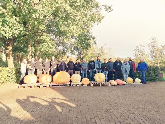 Gruppenfoto mit Siegern und weiteren Teilnehmern | Foto: Merle Boroske