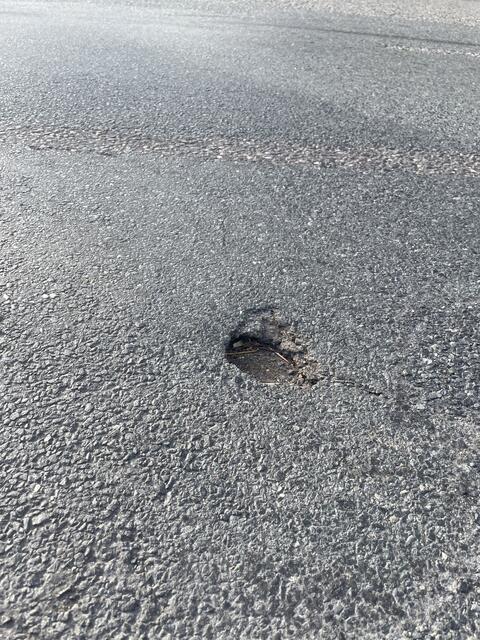 Tiefe Schlaglöcher auf der K39 in Klecken | Foto: pm