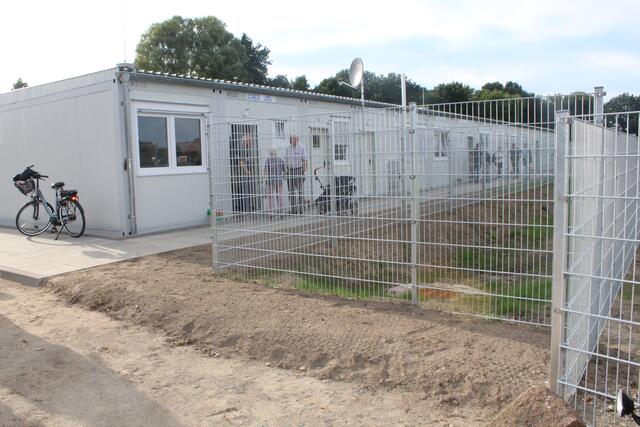 Der Zaun ist zur Sicherheit um die Sickerkuhle gebaut worden | Foto: pm