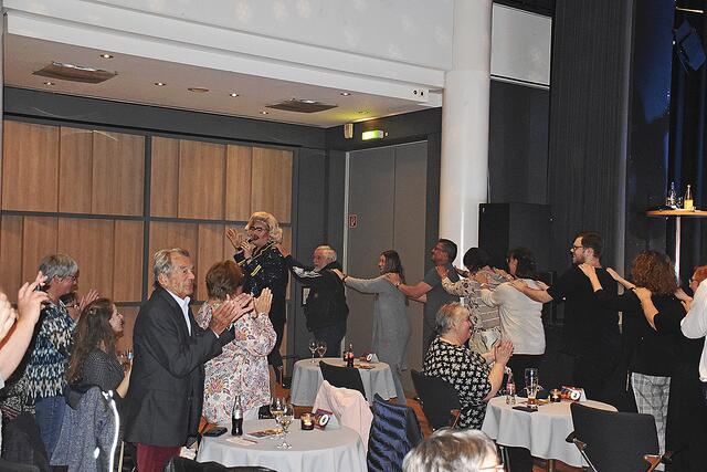 Eine Polonäse durch die Reihen durfte natürlich nicht fehlen | Foto: Axel-Holger Haase