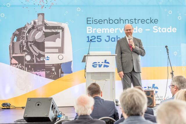 evb-Geschäfsführer Christoph Grimm eröffnet den Jubiläumsempfang | Foto: Sabrina Adeline Nagel