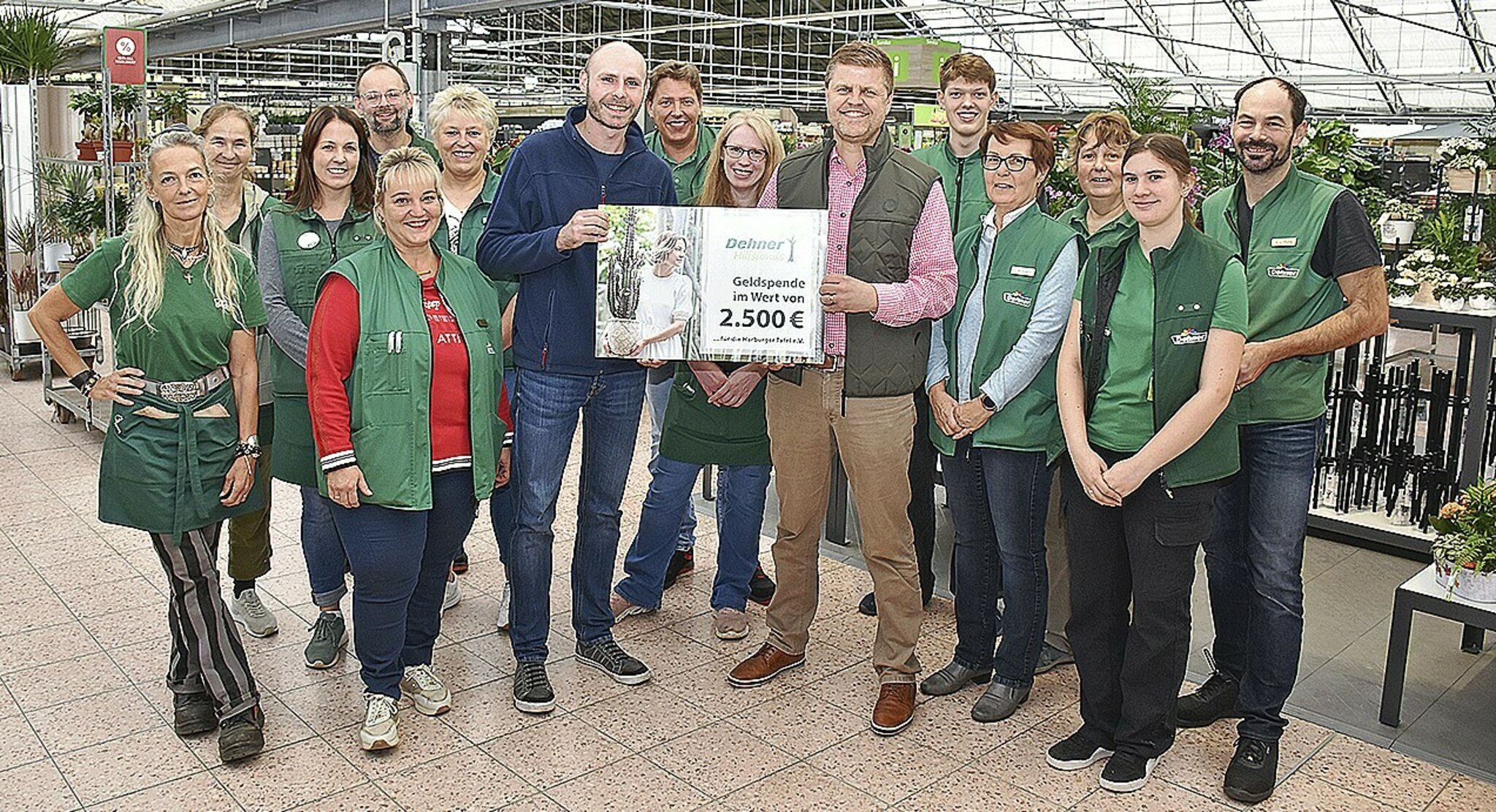 Tolle Aktion: Gartencenter Dehner spendet für die Tafel in Buchholz