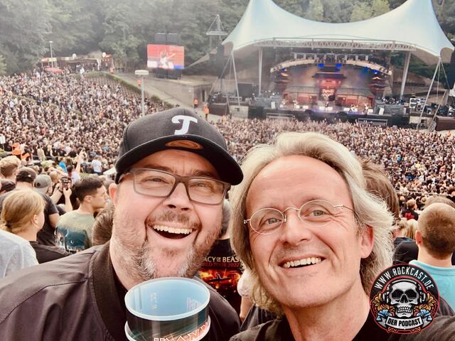Marcel Tippmann (re.) und Sven Schirmer vom "Rockcast" vor der Waldbühne in Berlin | Foto: Tippmann 