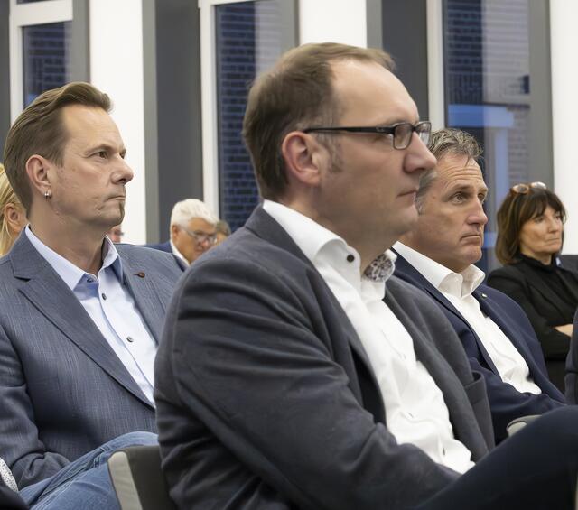  Vertreter aus Wirtschaft und Politik waren bei der Auftaktveranstaltung im Kreishaus dabei | Foto: Landkreis Stade / Christian Schmidt
