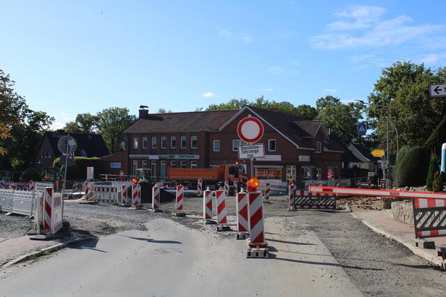 Ursache des Problems: die erneute Vollsperrung der Lüllauer Straße wegen dem Bau des zentralen Kreisverkehrsplatzes | Foto: pöp