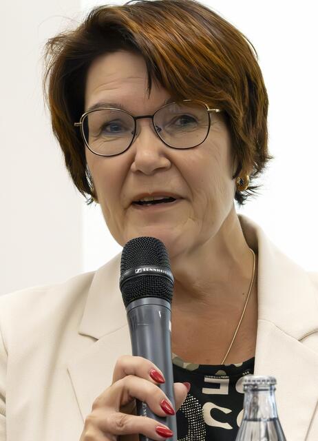 VCI-Vize-Landesgeschäftsführerin Renate Klingenberg unterstreicht die Bedeutung | Foto: Landkreis Stade / Christian Schmidt