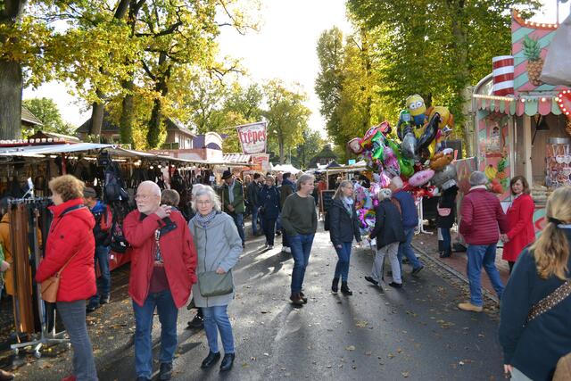 Der Kram- und Viehmarkt in Egesteorf war am Sonntag bestens besucht | Foto: bim