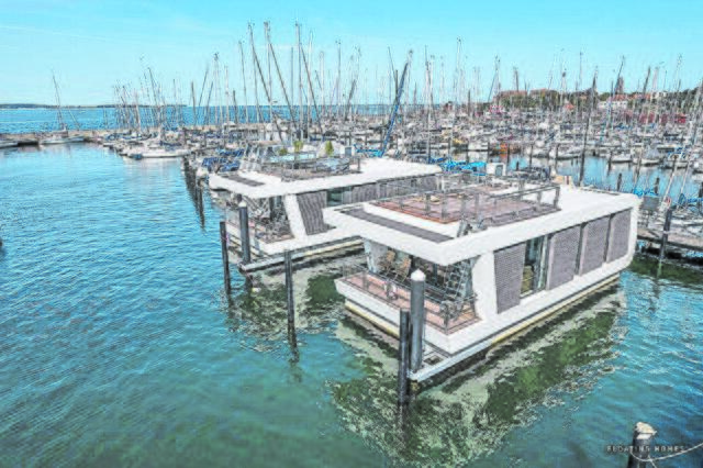 Die Hausboote liegen in der Marina Baltic Bay und bieten einen hervorragenden Ausblick auf die Förde | Foto: Wuttke