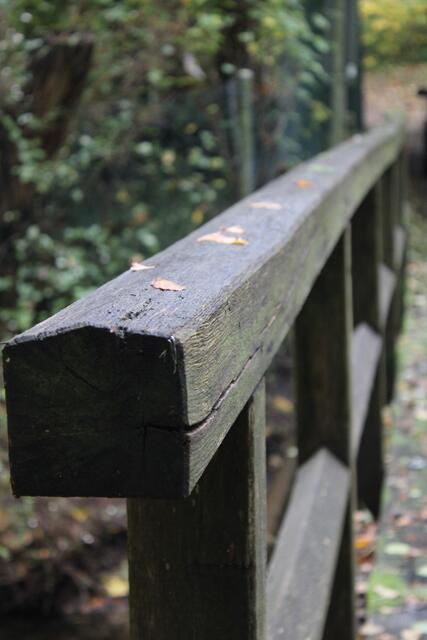 Brücke am Hof Weihe: Der Geländerbalken ist gerissen | Foto: pöp