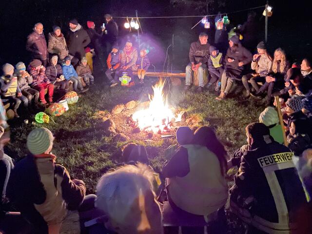 Mit einem Beisammensein am Lagerfeuer (hier ein Bild aus dem vergangenen Jahr) klingt das St. Martinsfest aus | Foto: Frithjof Plautz