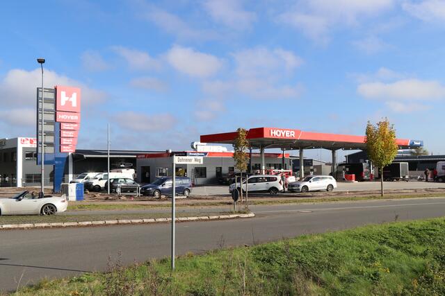 Der neue Hoyer Tank-Treff liegt am Dohrener Weg  | Foto: Rothenburger Rundschau