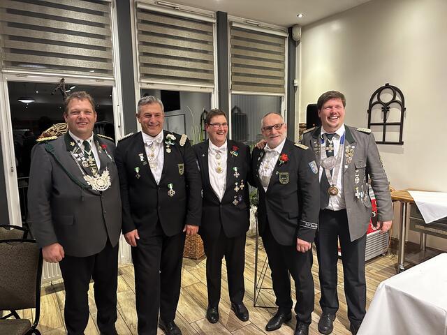 v.l.n.r.: Heino Krauel (Ovelgönne), Stefan Siebert (Altkloster), Stadtkönig Sven Röhrs (Buxtehude), Carsten Gews (Neukloster), Stefan Bartels (Dammhausen). | Foto: MGV Treue