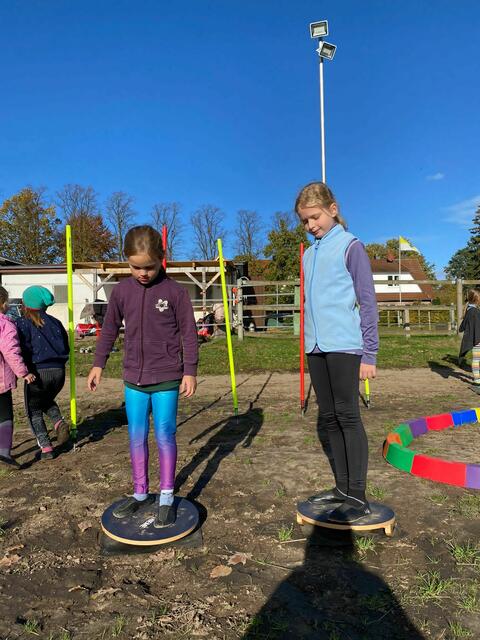 Auf den neuen Übungsgeräten wurde gleich trainiert | Foto: Verein