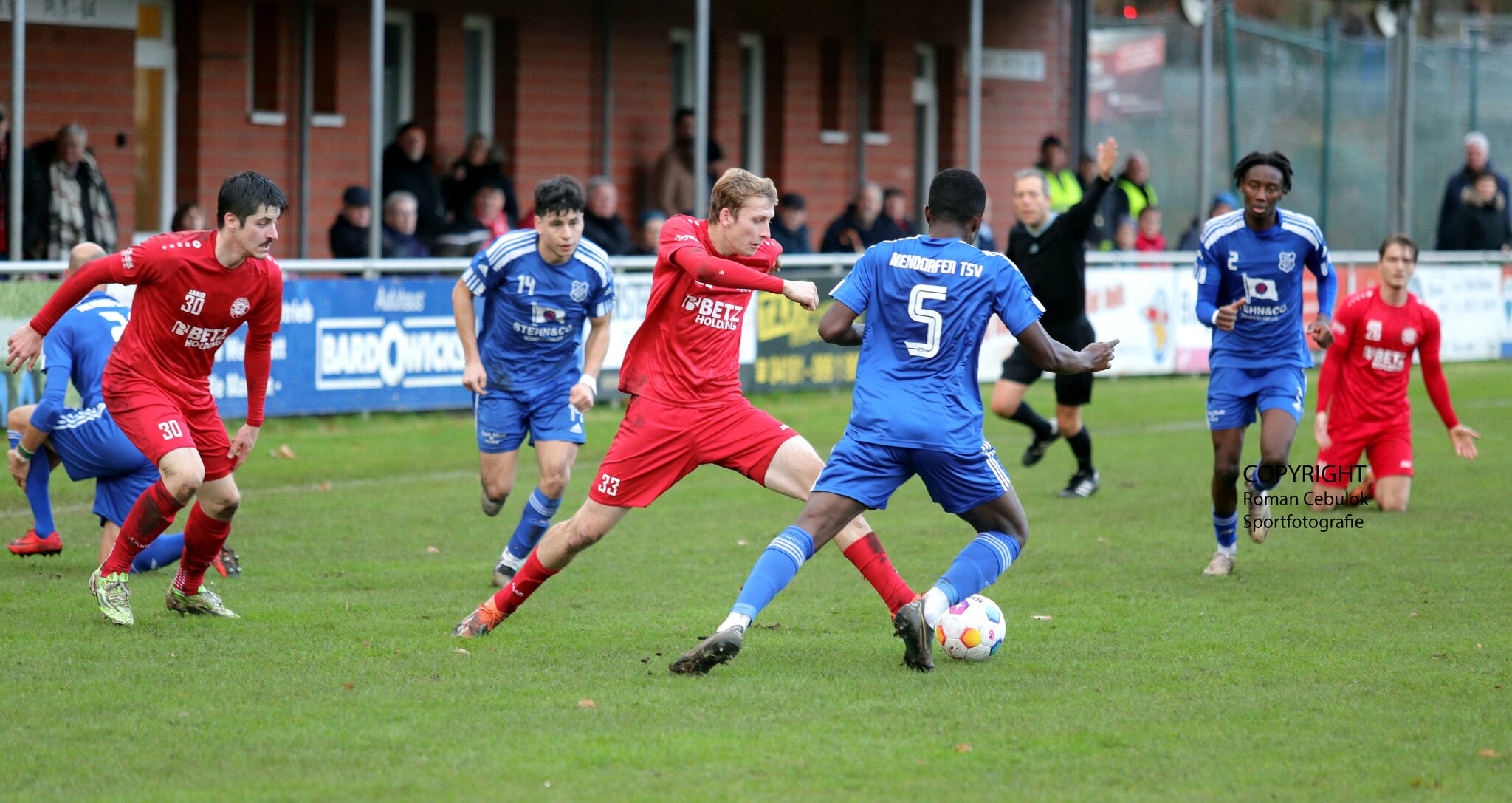 FußballOberliga Hamburg Buchholz trennt sich von Niendorf 11
