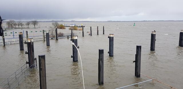 An der Lühemündung stand alles unter Wasser | Foto: Kai Holm