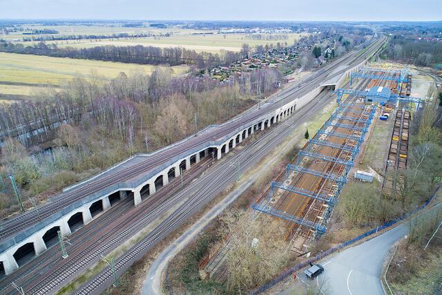 Ein kompliziertes Bauwerk ist nötig, damit sich die Gleise kreuzen können | Foto: vectorvision GbR