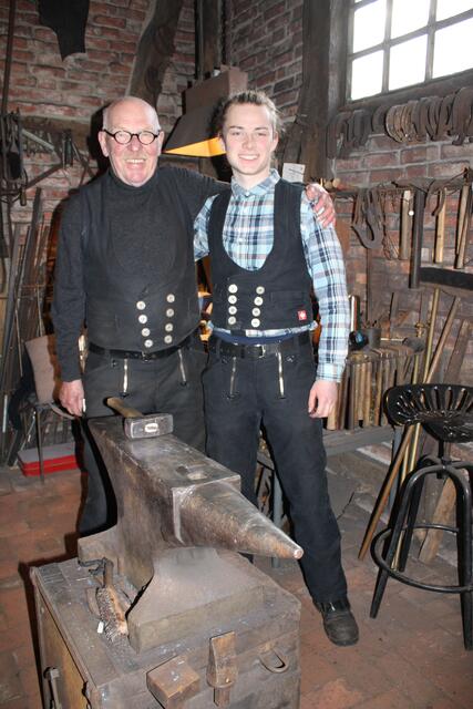 Die Chemie stimmt zwischen ihnen: David Sgaga (re.) und Schmiedemeister Arnold Kahnenbley