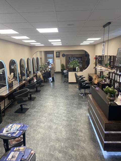 Das Ambiente von Charisma-Hair ist hell und freundlich | Foto: Charisma Hair
