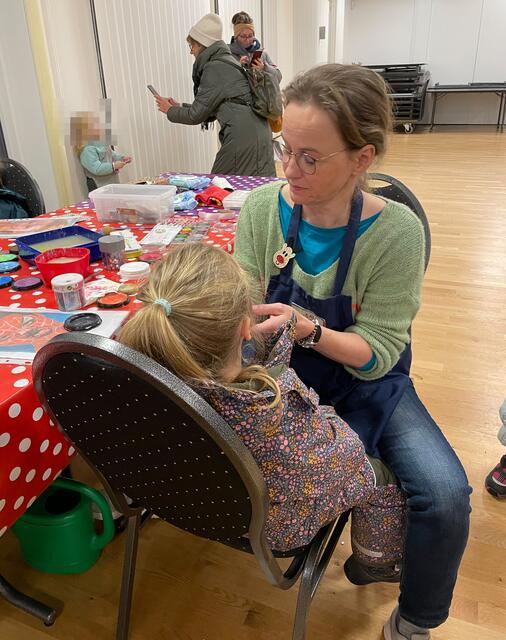Das beliebte Kinderschminken fand diesmal im beheizten Schützenhaus statt | Foto: BGV