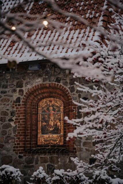 Verschneite Kirche in Oldendorf | Foto: Claudia Stuthmann auf Facebook