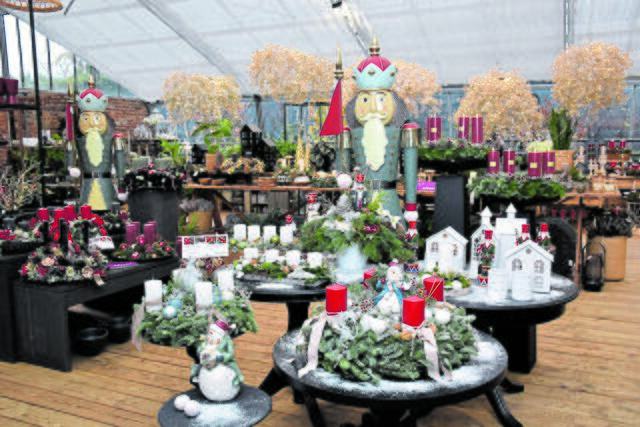 Der große Nussknacker in der Adventsausstellung ist bereits Tradition | Foto: Axel-Holger Haase