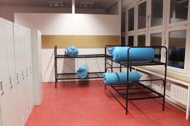 Die Unterbringung erfolgt in provisorischen Mehrbettzimmern | Foto: pm