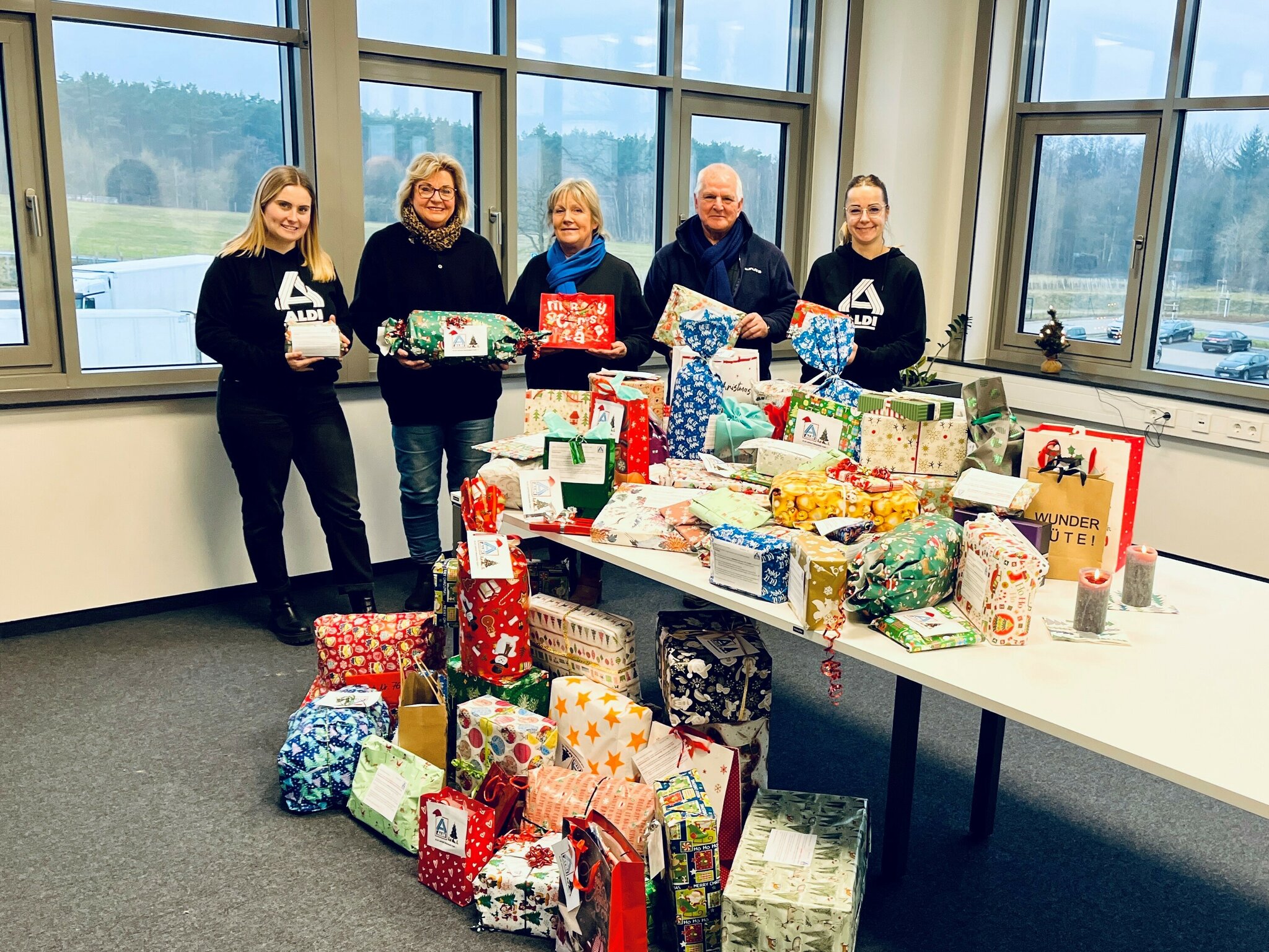 Gemeinde Stelle Aldi Regionalgesellschaft unterstützt Kinder Stelle