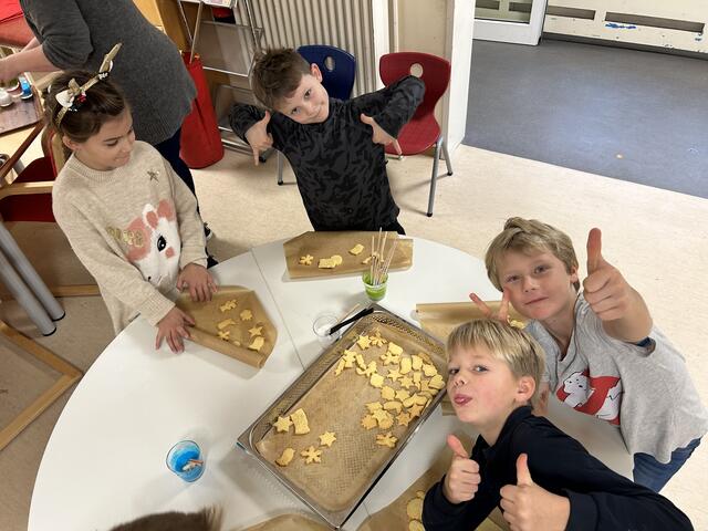 Gemeinsames Backen steigerte die Vorfreude auf Weihnachten | Foto: Grundschule Moisburg    