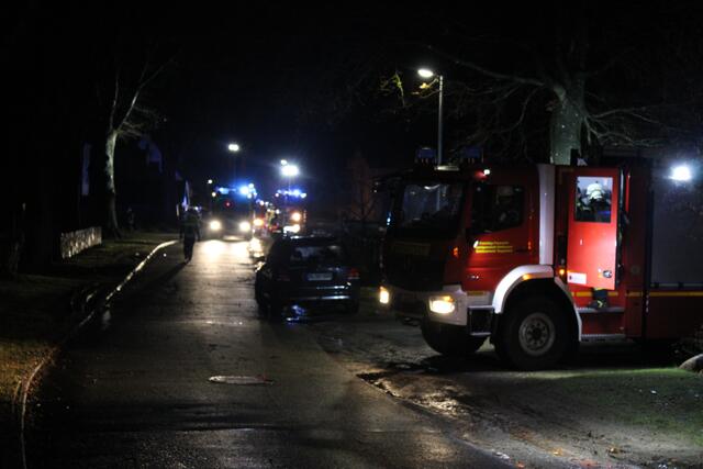 Ein Großaufgebot an Feuerwehren aus der Samtgemeinde Salzhausen war nach Oelstorf alarmiert worden | Foto: ce