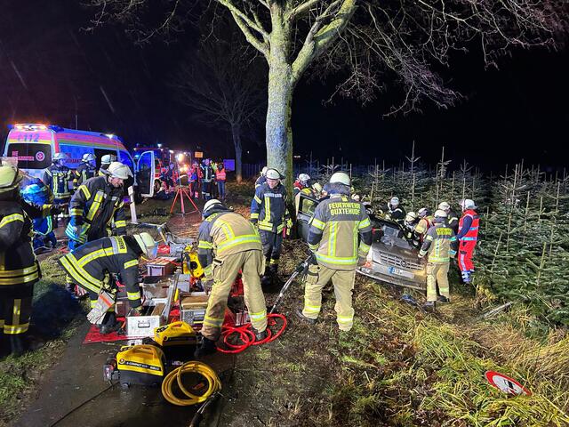 Die Unfallstelle am Ortsausgang von Ovelgönne | Foto: Feuerwehr Buxtehude