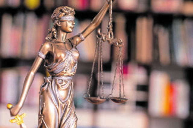 Ermittlungen gegen den Lehrer wurden sowohl von der Staatsanwaltschaft Stade als auch von einer Sonderstaatsanwaltschaft in Hannover aufgenommen | Foto: AdobeStock / vegefox.com