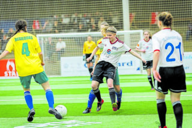 Die Spielerinnen zeigen ihr Können am Ball | Foto: Jörg Struwe / www.picselweb.de