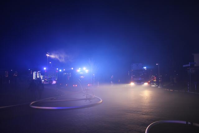 Dichter Qualm zog durch die Siedlung, es roch nach verbranntem Gummi | Foto: pöp