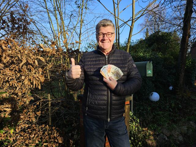 Andreas Allzeit vom Verein Feuer und Flamme freut sich über die Spendengelder | Foto: Joachim Manske