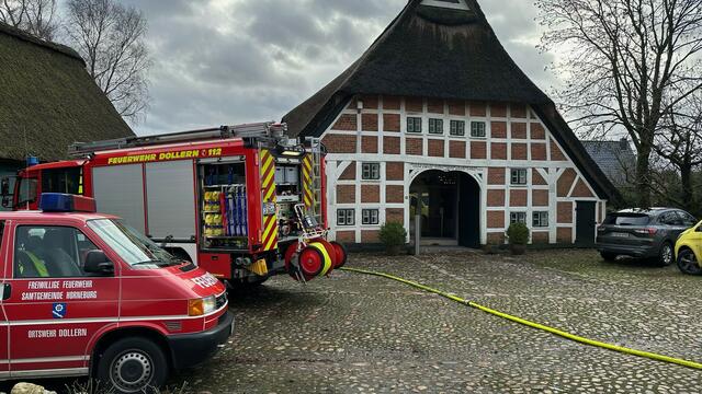 Der Keller eines alten Reetdachhauses war mit Wasser vollgelaufen | Foto: Feuerwehr Dollern
