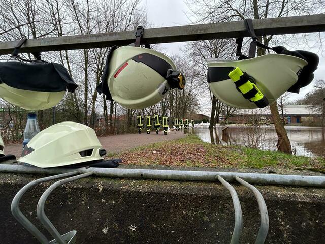 Fast 90 Feuerwehrleute sind in Harsefeld im Einsatz | Foto: Feuerwehr Harsefeld