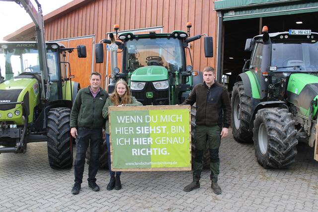 Engagierte Landwirtsfamilie (v. li.): Matthias Kruse und seine Kinder Lina und Jannes machen sich stark für die Zukunft ihres eigenen Betriebes und der gesamten Branche | Foto: ce