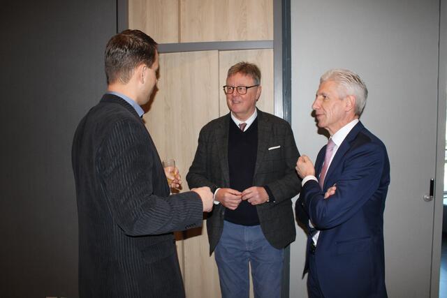 CDU-Bundestagsabgeordneter Michael Grosse-Brömer (Mi.) mit Thomas Menk (ehemaliger Kreisvorsitzender der Jungen Union, li.) und Landrat Rainer Rempe