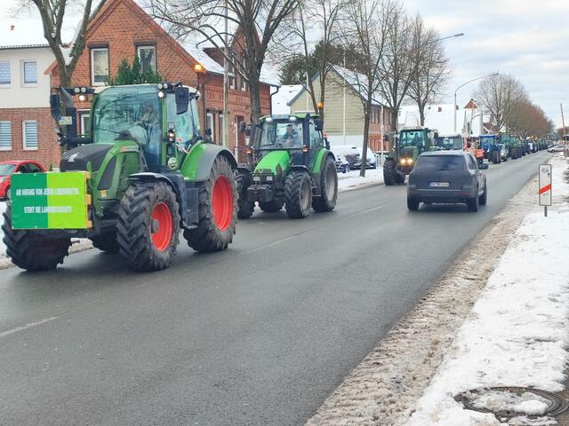 Trecker in Winsen  | Foto: thl 