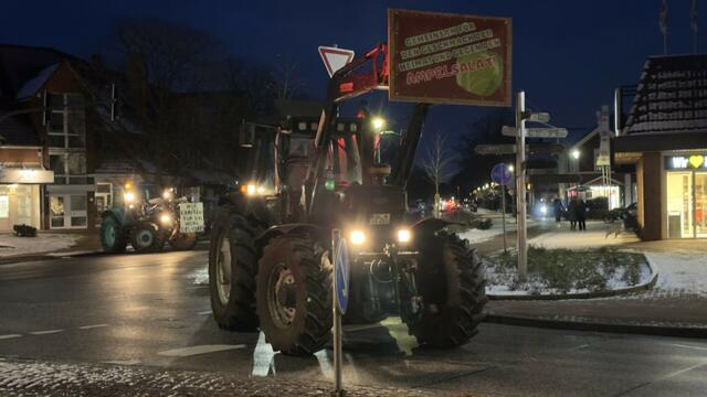 In Tostedt wird u.a. an der Kreuzung B75 Ecke Bahnhofstraße gestreikt | Foto: Till v. Rennenkampff