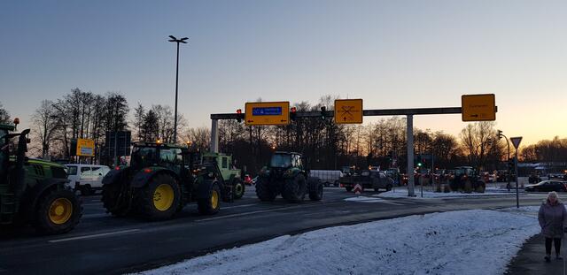 Die Kreuzung B73/B74 von der Bremervörder Straße aus gesehen am späten Montagnachmittag | Foto: K.H.