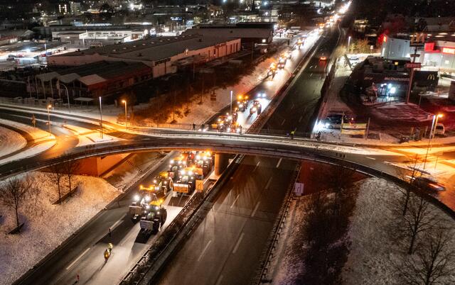 Trecker auf der B73 bei Stade | Foto: Florian Wiedenfeld/www.f-w-photography.de 