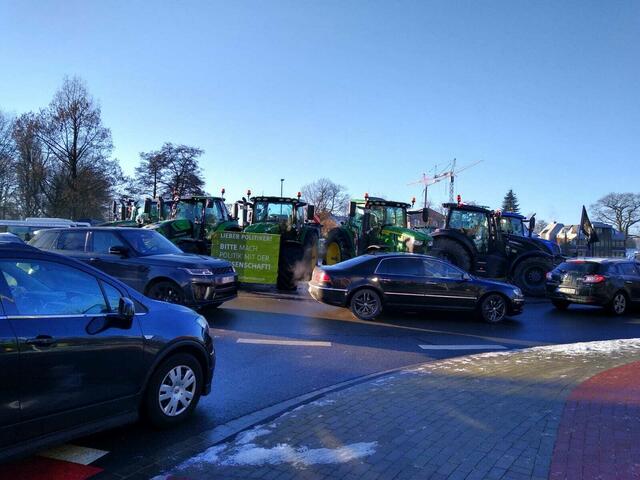 Die geladenen Gäste haben freie Zufahrt zum Stadeum | Foto: sb