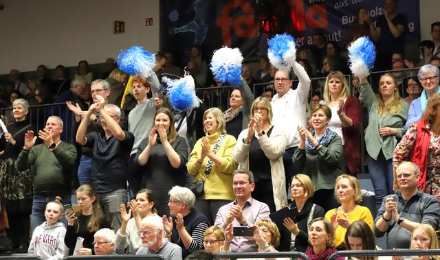 Ausgelassene Stimmung auf der Zuschauertribüne | Foto: cc