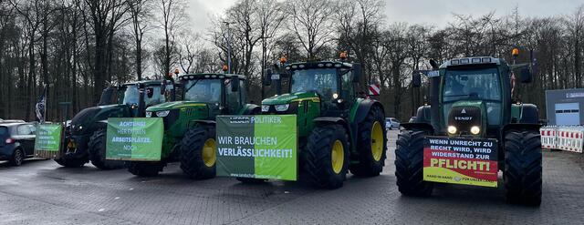 Vom Parkplatz in Neukloster ging es am Sonntagvormittag los | Foto: M.B.