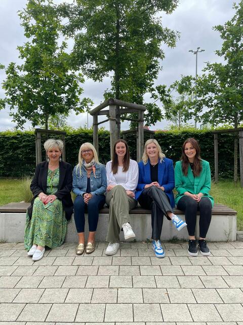 Die Teilnehmerinnen der Woche von Sarah (v.li.): Manuela, Nadia, Jana, Sarah, Mieke   | Foto: Johanna Bollmann / RTL