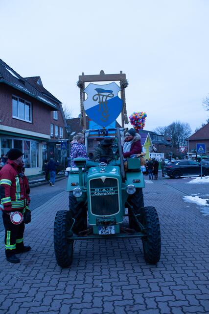 Der erste Wagen des Umzugs | Foto: sra