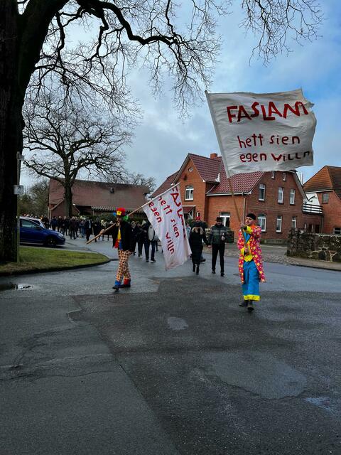 Der Umzug der Ramelsloher Faslamstruppe | Foto: Faslamsclub Ohlendorf