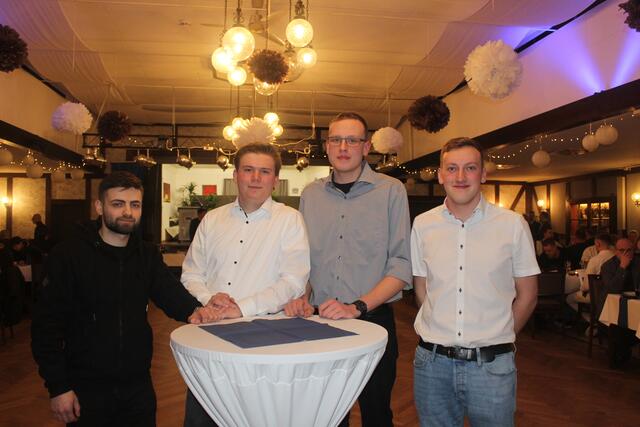 Die Innungsbesten (v. li.) Ömer Kitir (20), der zusätzlich zur Ausbildung auch Fachhochschulreife hat, Niklas Kersting, Jonas Krahnke und Theo Kostyra 