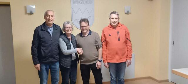 v.li.: Gerhard Jahnke / 2. Vorsitzender, Edda Eckhoff / Ehrenvorsitzende, Jörn Mohnen / 1. Vorsitzender, Andre Peters / 3. Vorsitzender u. Kassenwart | Foto: TTC Issendorf